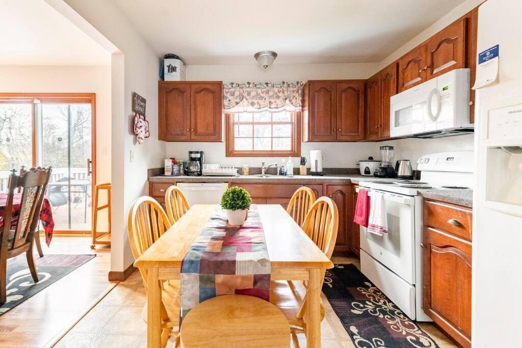 Cheerful Pocono Home Away From Home Albrightsville Exteriör bild